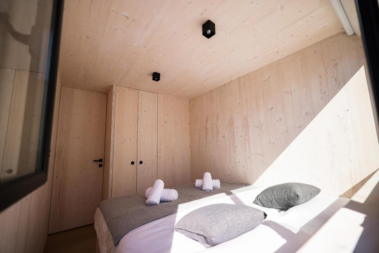 Arcadia Eco-luxe Mobile Homes With Infinity Pool By Oiko Collection *