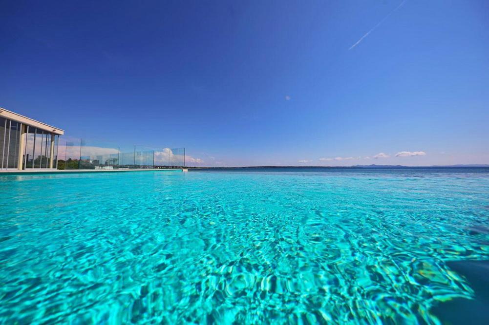 Arcadia Eco-luxe Mobile Homes With Infinity Pool By Oiko Collection *